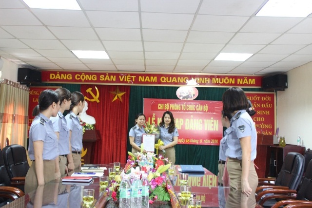 Đảng bộ Cảng vụ hàng không miền Bắc tổ chức Lễ kết nạp đảng viên mới